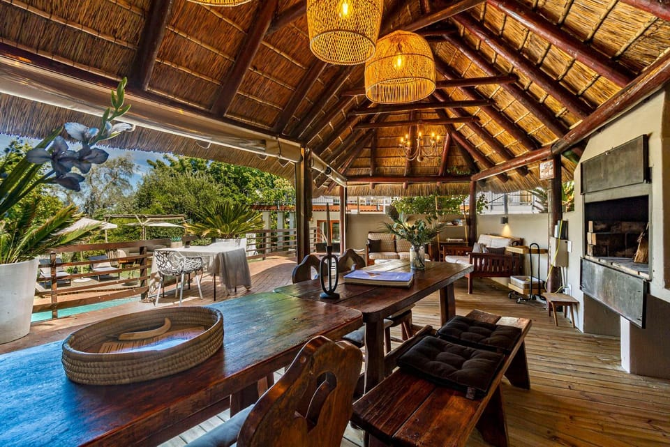 Property building, Seating area, Breakfast
