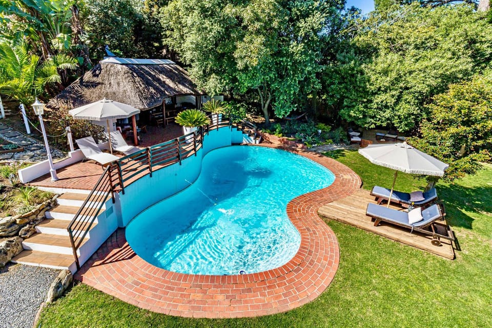 Property building, Patio, Spring, Day, Natural landscape, Garden, Garden view, Pool view, Swimming pool, sunbed