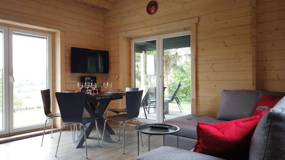Wellnorama 2 - WellnessFerienhaus mit Pool, Sauna und eigenem Whirlpool mitten in Deutschland House in Thuringia, Germany