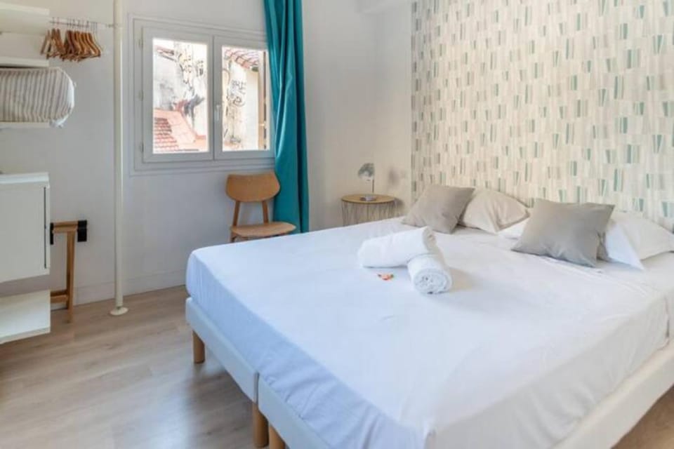 MAGNIFIQUE APPARTEMENT DE CHARME AVEC VUE SUR LE PALAIS DES PAPES À AVIGNON WiFI GRATUIT Apartment in Avignon