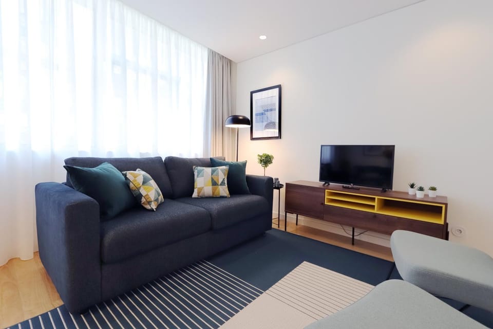 Bed, TV and multimedia, Living room