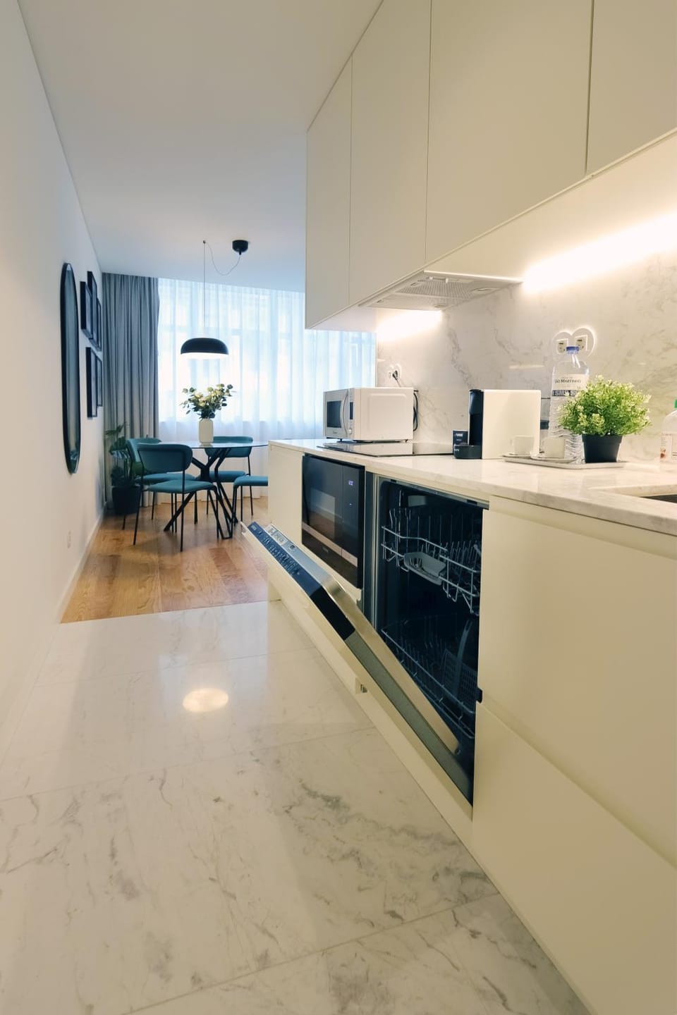 Coffee/tea facilities, Kitchen or kitchenette, Dining area