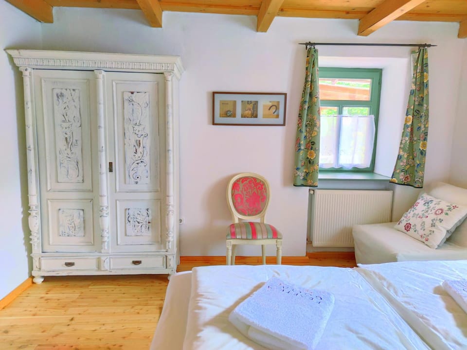 Fekete Gólya XL Apartment in Hungary