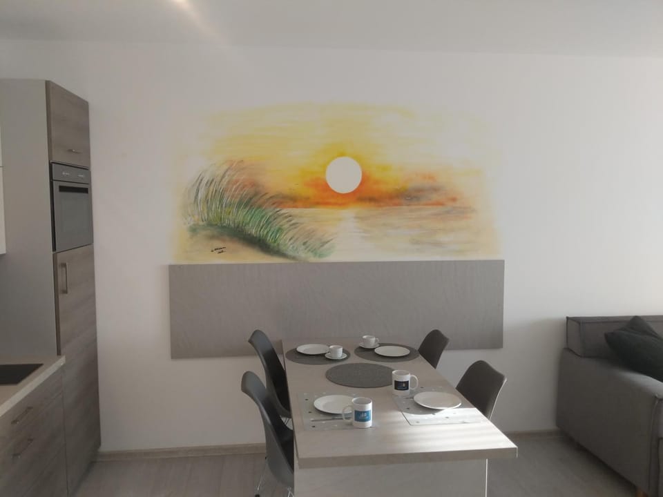 Photo of the whole room, Dining area