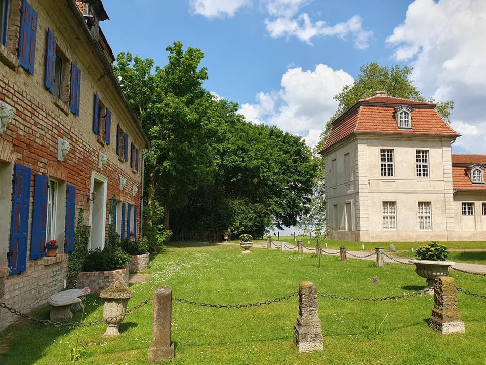 Gesindehaus am Schloss Kummerower See Apartment in Mecklenburgische Seenplatte
