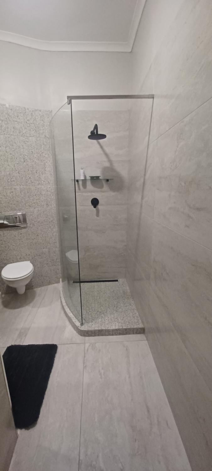 Shower, Toilet