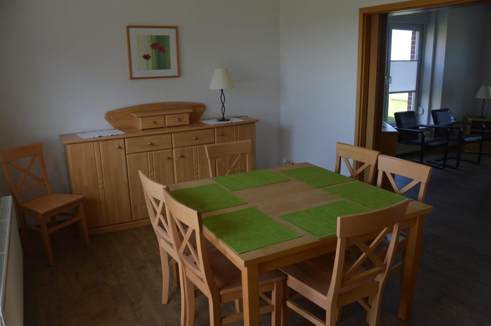 Seating area, Dining area