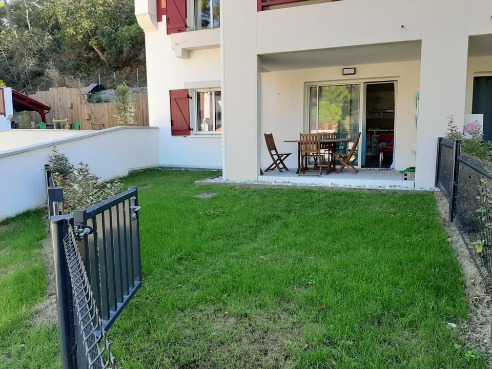Appartement de standing avec jardin privatif, proche du lac et du centre, parking inclus - FR-1-239-583 Apartment in Hossegor