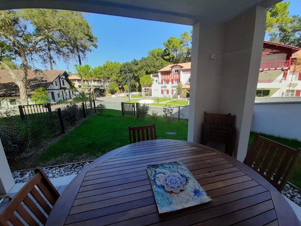 Appartement de standing avec jardin privatif, proche du lac et du centre, parking inclus - FR-1-239-583 Apartment in Hossegor