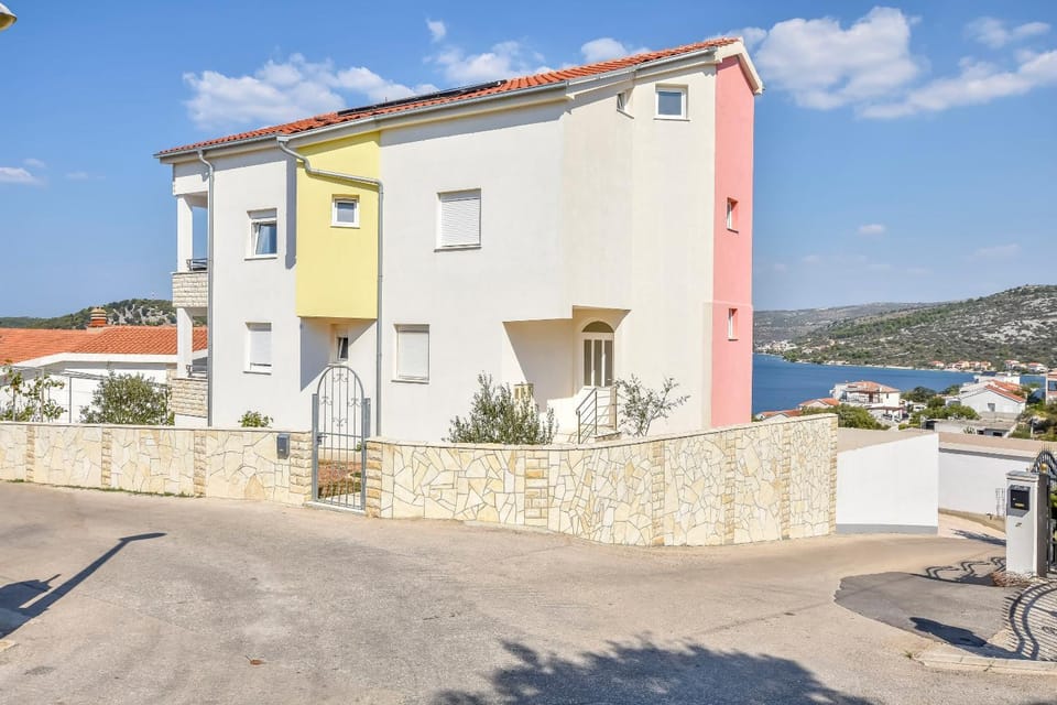Property building, Facade/entrance, Sea view, Street view