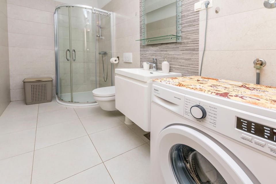 Shower, Toilet, Bathroom, washing machine