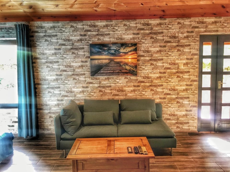 Photo of the whole room, On site