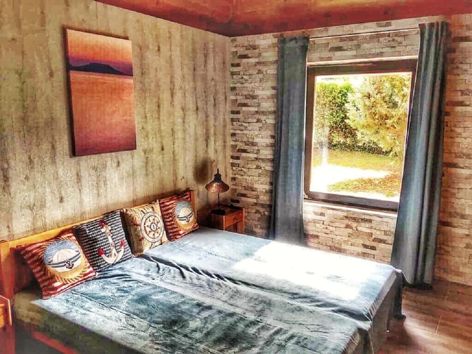 Bed, Photo of the whole room, On site