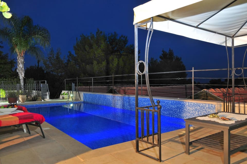 Swimming pool, Swimming pool