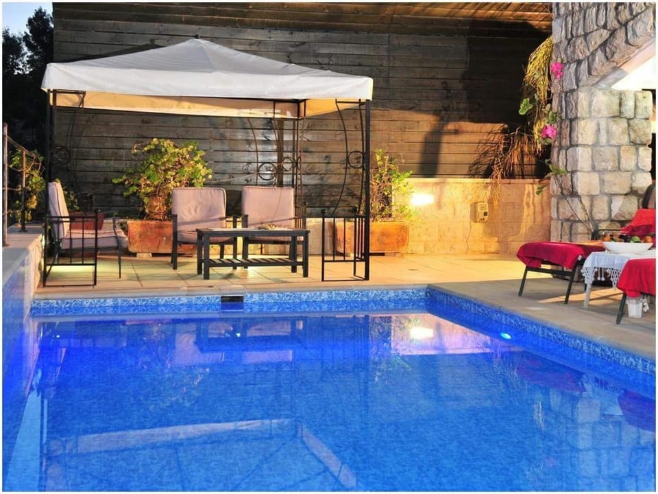 Property building, Swimming pool, Swimming pool