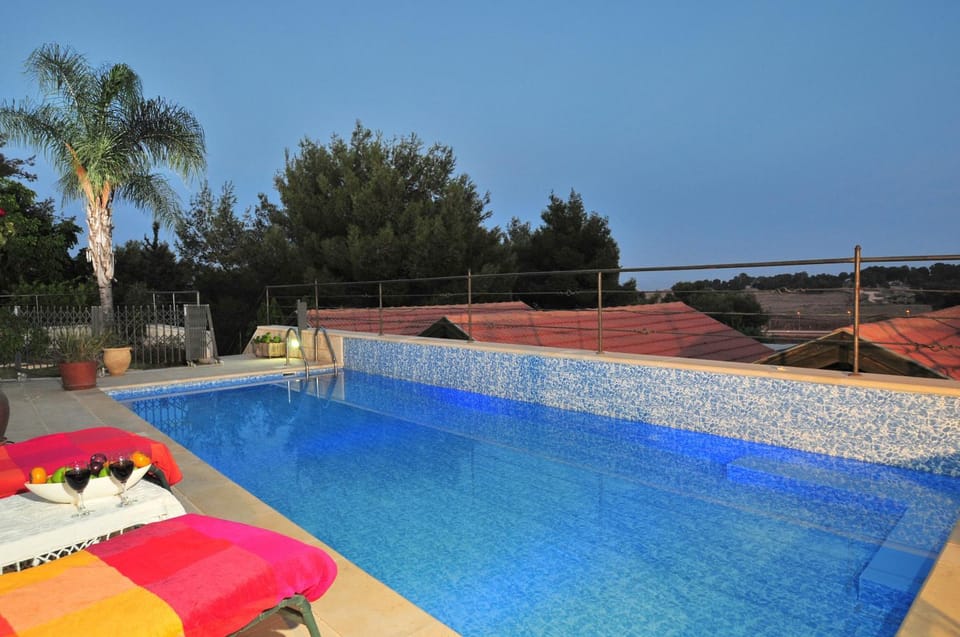 Swimming pool, Swimming pool