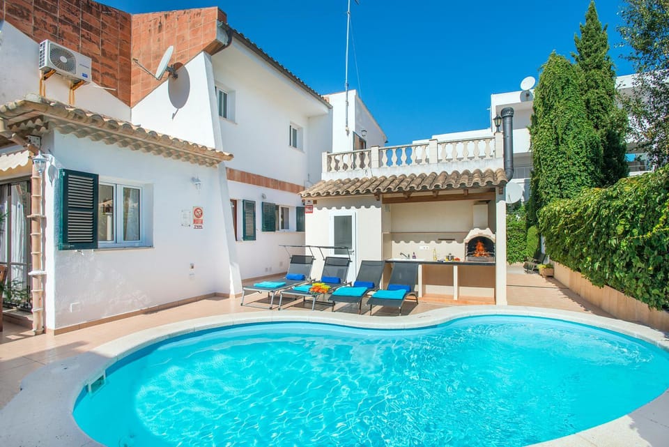 BBQ facilities, View (from property/room), Balcony/Terrace, Swimming pool, sunbed