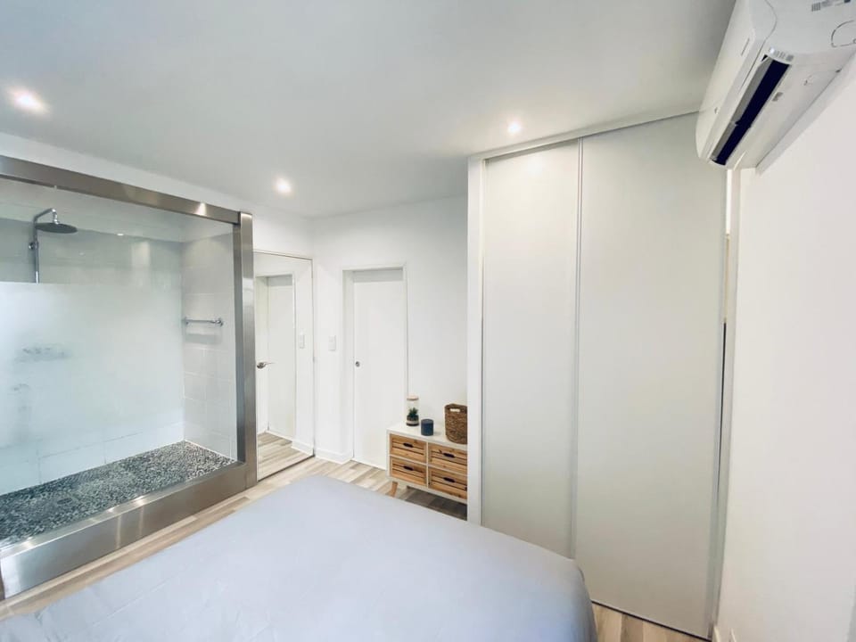 Shower, Bedroom