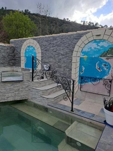 Swimming pool, Swimming pool