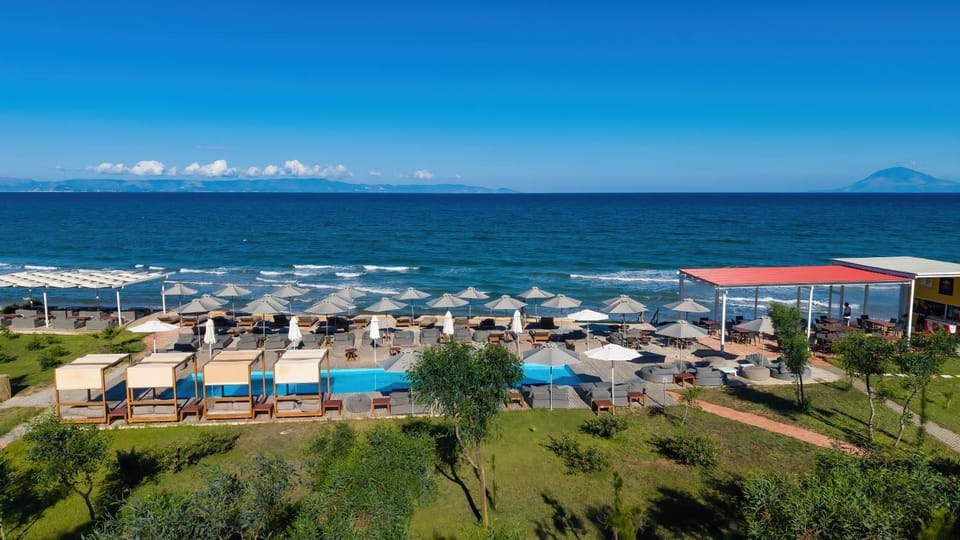 Restaurant/places to eat, Swimming pool, Breakfast