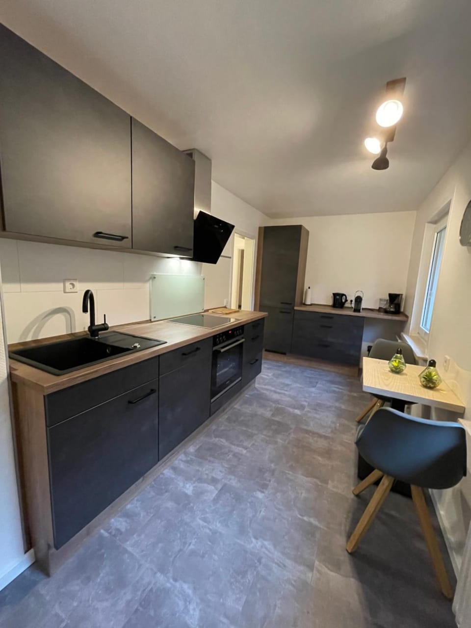 Coffee/tea facilities, Kitchen or kitchenette, Dining area