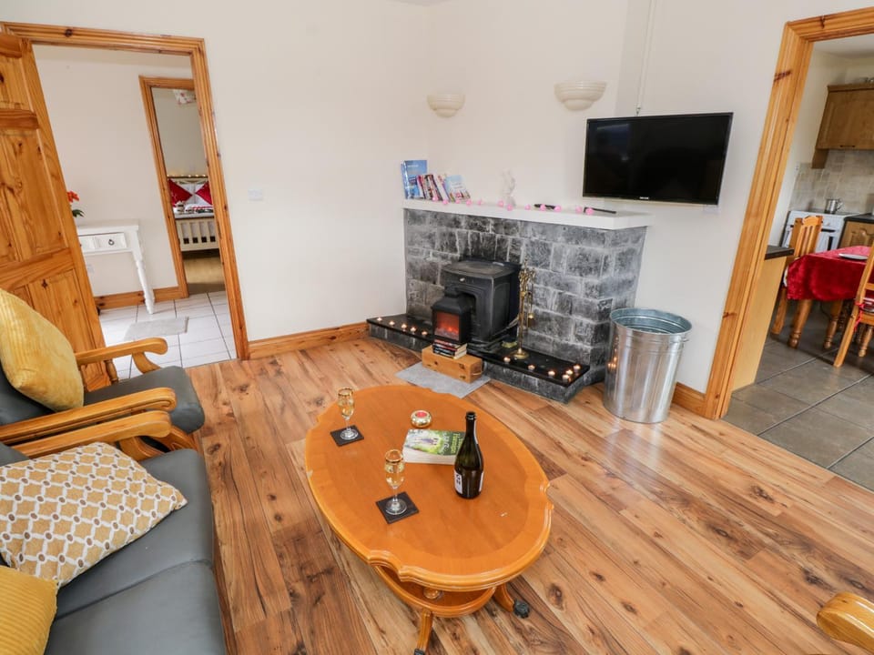 Lough Mask Road Fishing Cottage House in County Mayo