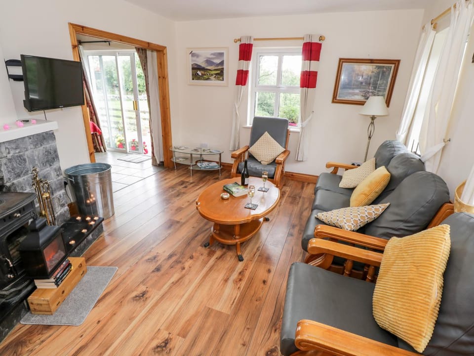 Lough Mask Road Fishing Cottage House in County Mayo