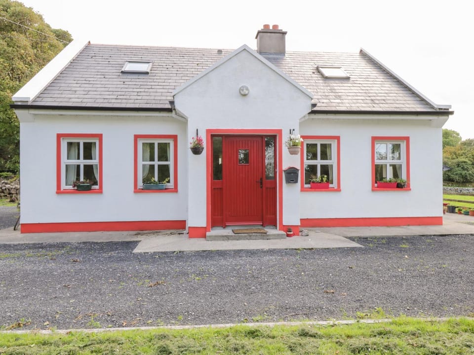 Lough Mask Road Fishing Cottage House in County Mayo