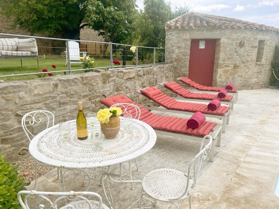 Property building, Garden, Garden, Seating area, Garden view, Garden view, Swimming pool