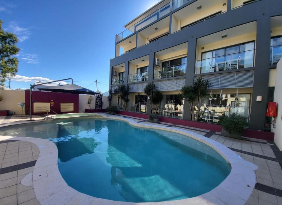 Swimming pool, Swimming pool