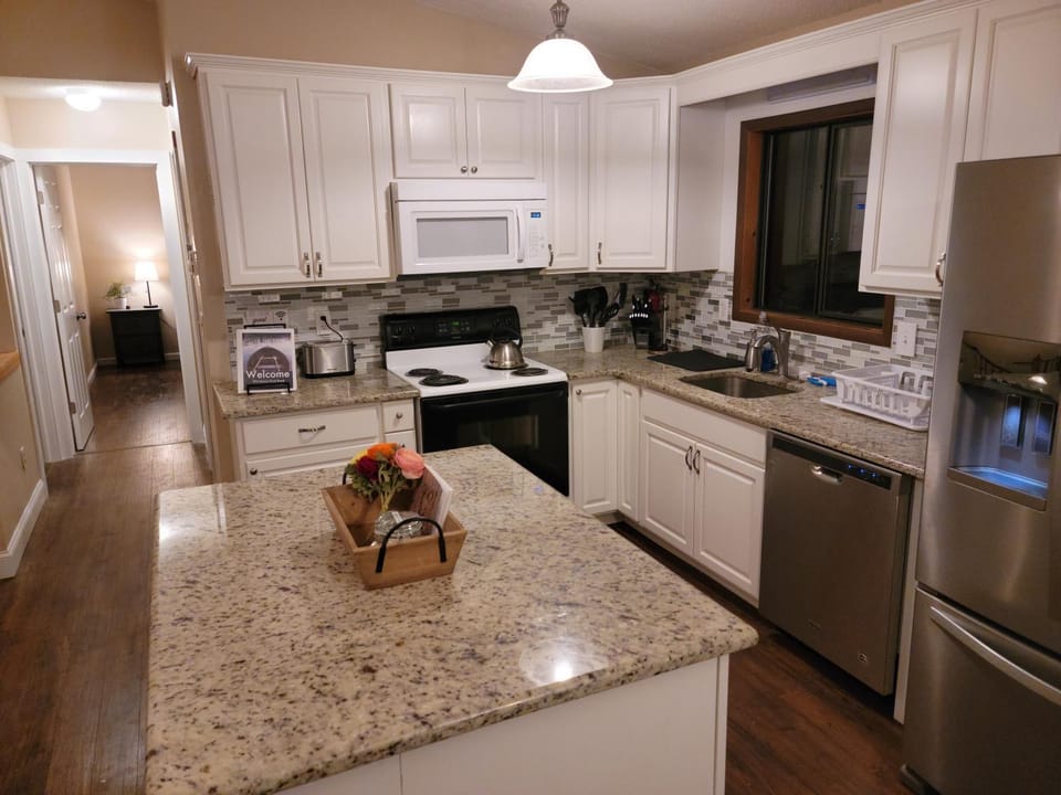 Kitchen or kitchenette, kitchen, kitchen