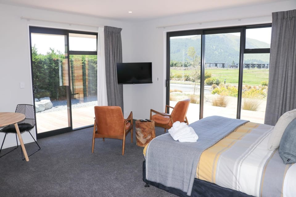 Bed, Living room, Dining area