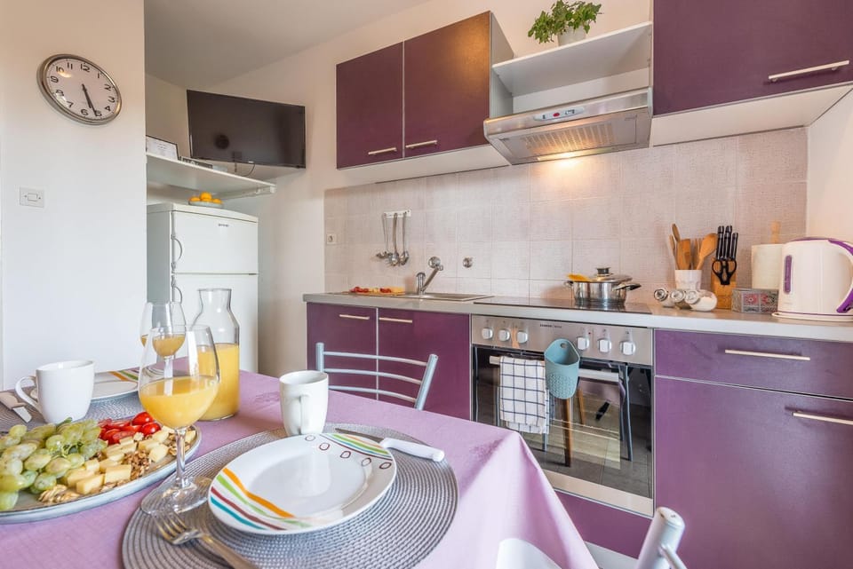 TV and multimedia, Kitchen or kitchenette, Dining area, pet friendly