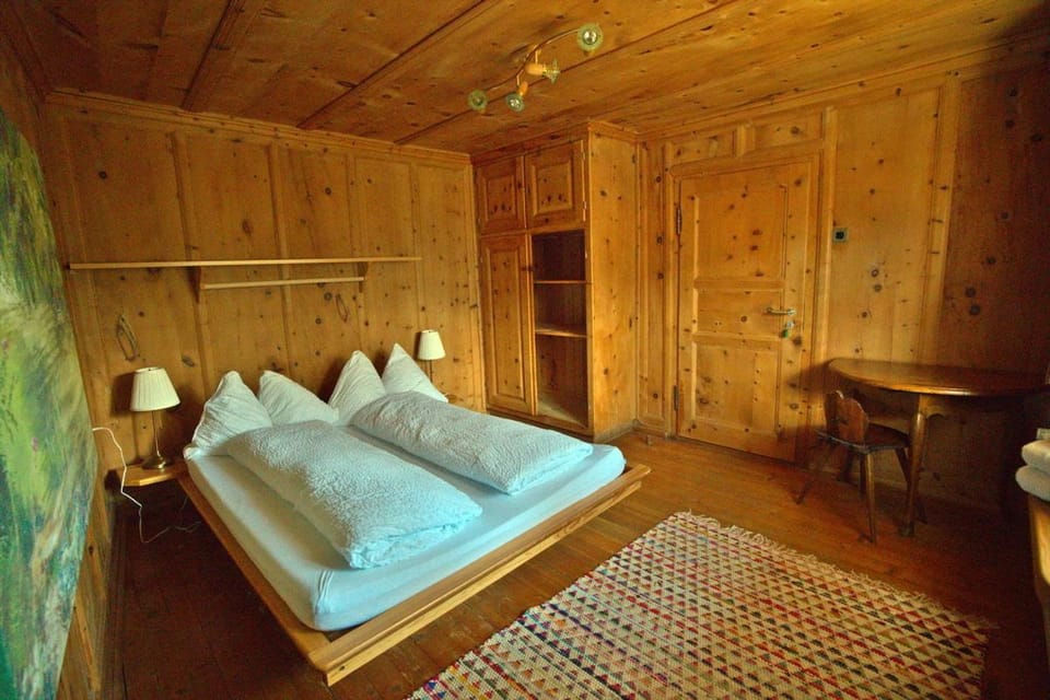 Bed, Photo of the whole room, Seating area, Bedroom