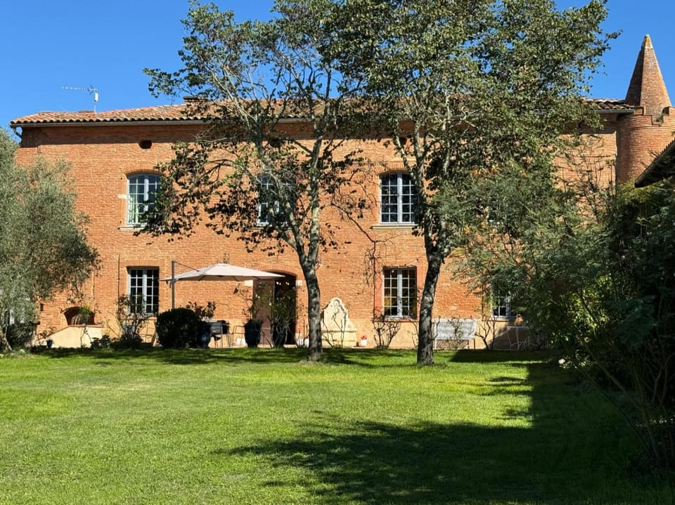 Manoir du Bouyssou Bed and Breakfast in Occitanie