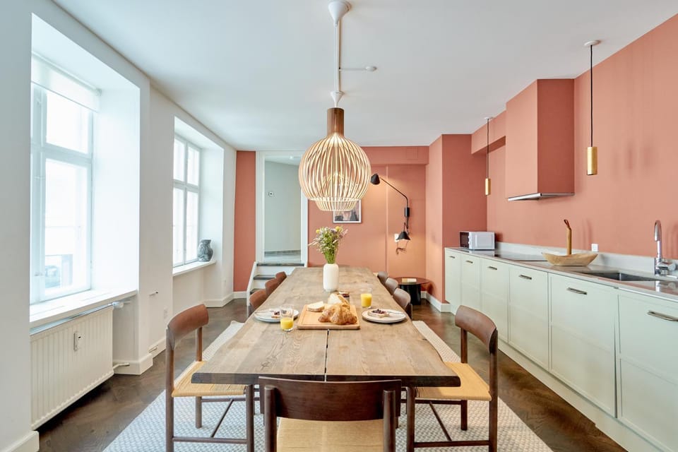Kitchen or kitchenette, Dining area