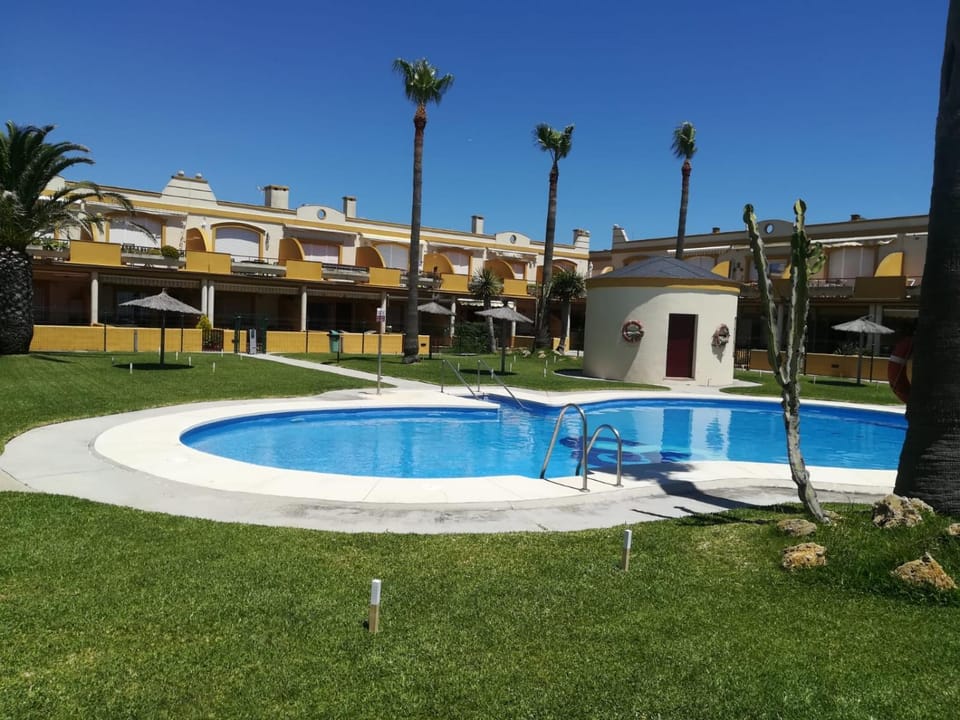 Property building, Swimming pool, Swimming pool