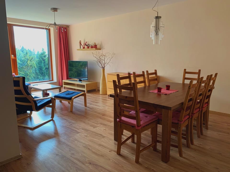 TV and multimedia, Living room, Seating area, Dining area, City view, Mountain view