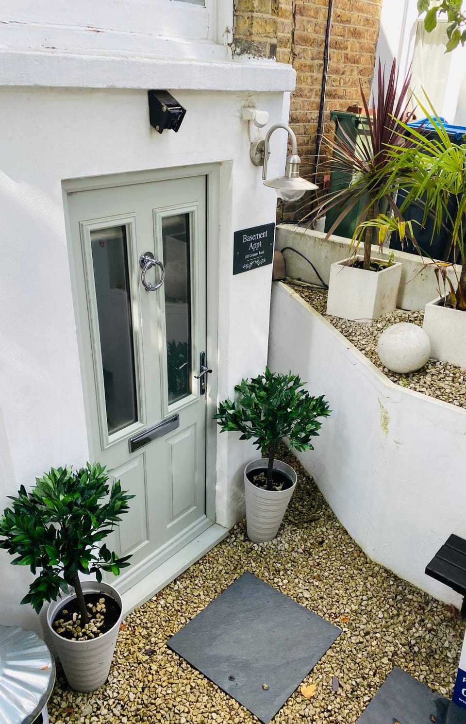 Stunning, stylish garden flat in the heart of Wimbledon Apartment in London