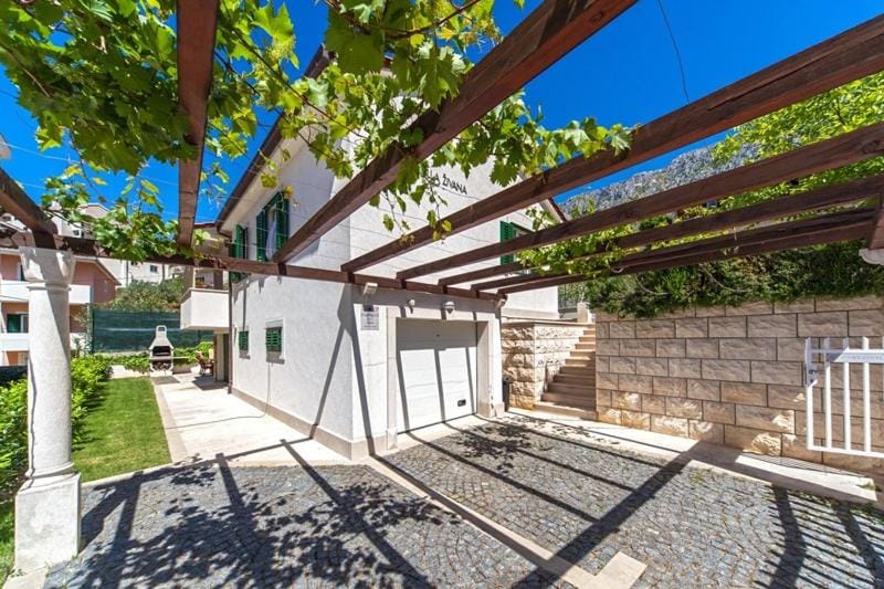 Patio, Facade/entrance