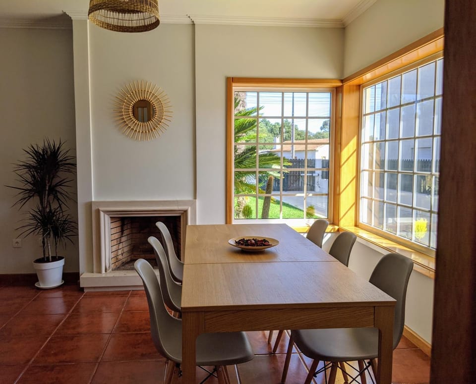 Photo of the whole room, Seating area, Dining area