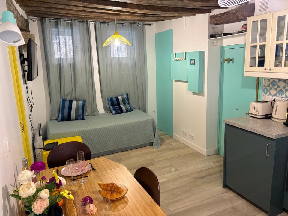 Heart of Saint-Germain Cozy 2BR for 5 Aldaro Apartment in Paris