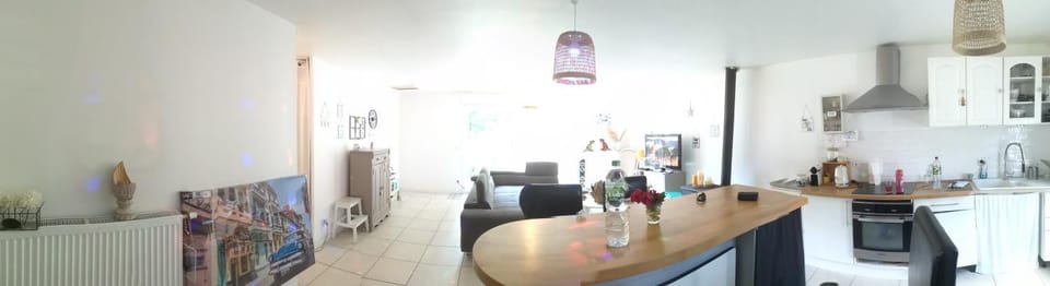Property building, Living room, Dining area, Communal kitchen