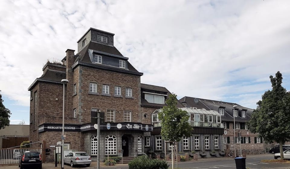 Off site, On site, Street view