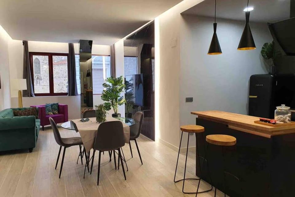 MiluiSuites Loft and Spa Catedral. Apartment in Santander