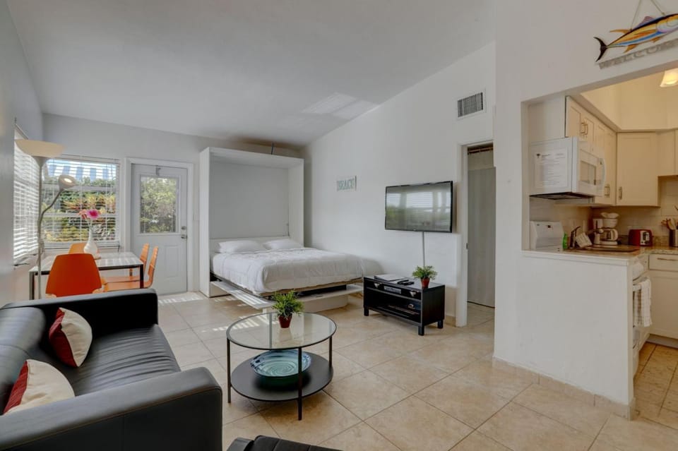 Kitchen or kitchenette, Living room, Dining area, Bedroom