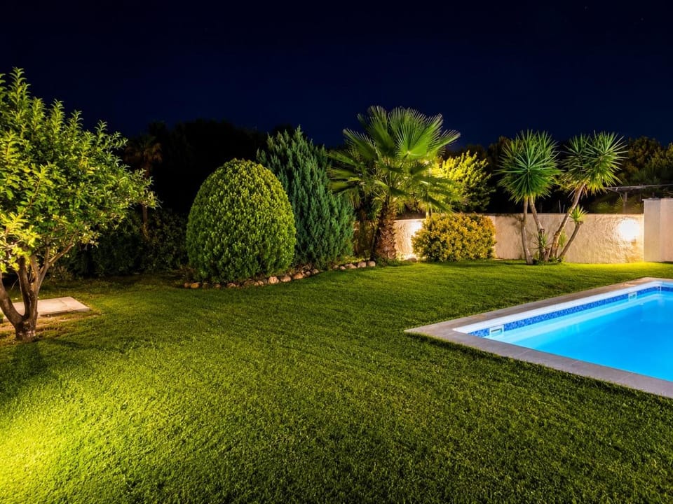 Villa Neus Barà, jardín y piscina privada House in Tarragonès