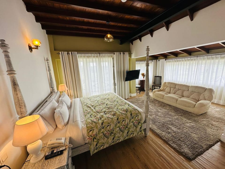 Bed, Living room, Photo of the whole room, Bedroom