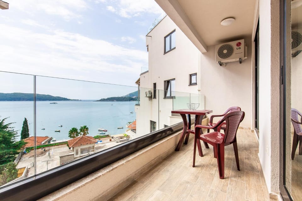 Neighbourhood, Balcony/Terrace, Balcony/Terrace, Sea view, Inner courtyard view