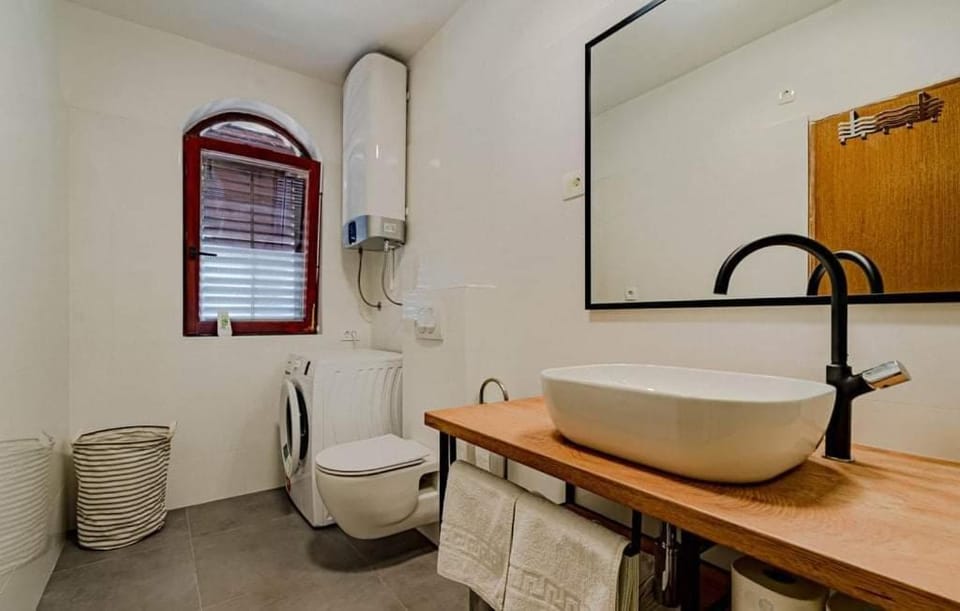 Beachfront Villa Tempera with Seaview Apartment in Dubrovnik-Neretva County